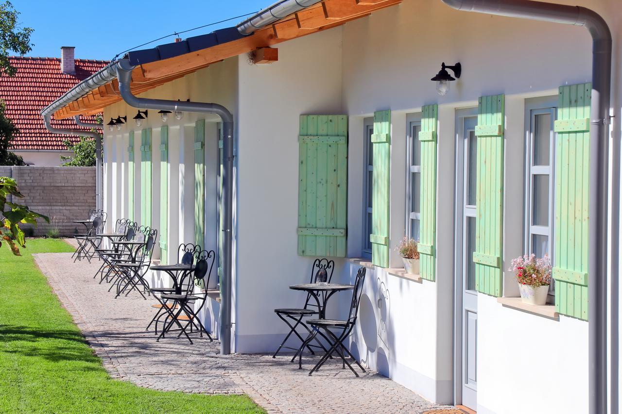 La Bobul Apartments Drnholec Exterior foto